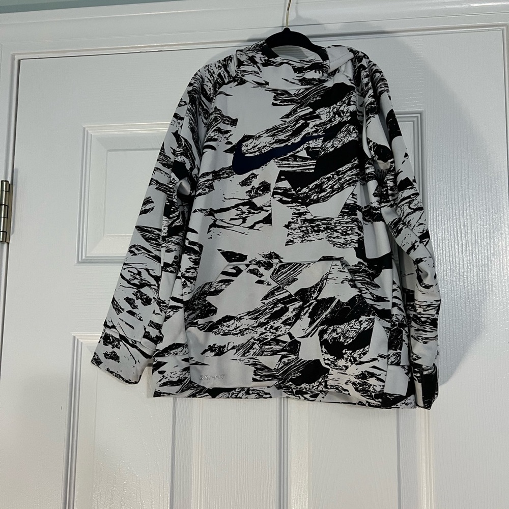 Boys Nike Dri Fit hoodie size 6